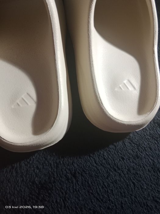 Klapki yezzy slides
