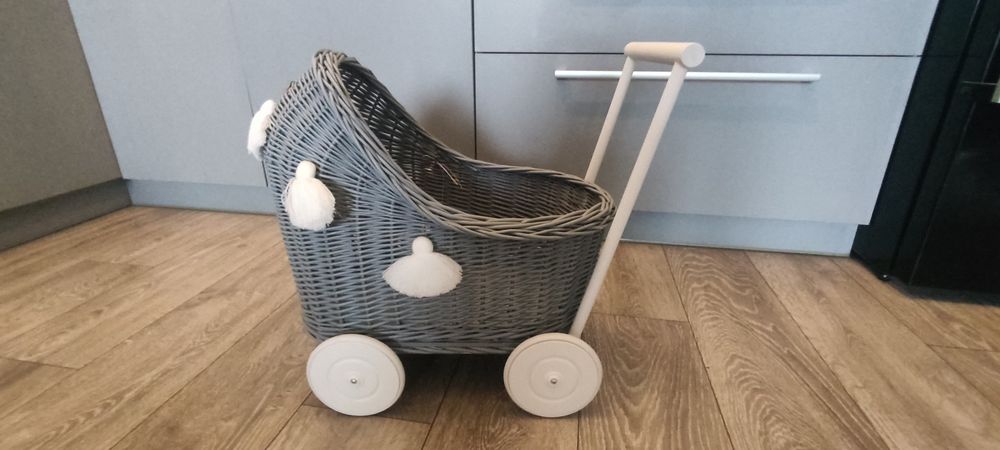Wózek dla lalek wiklinowy