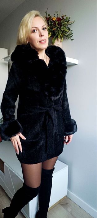 Płaszcz damski typu Alpaka .
Różne rozmiary