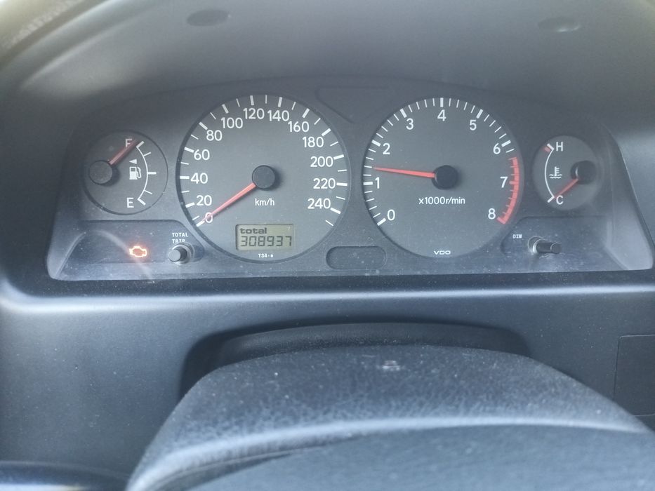 Toyota Avensis T22 1.6 VVT-i  2001