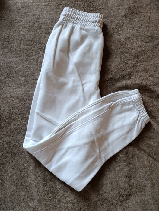 Білі жіночі спортивні штани