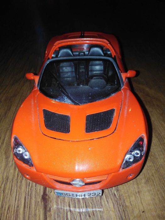 Miniatura Opel Speedster escala 1/18