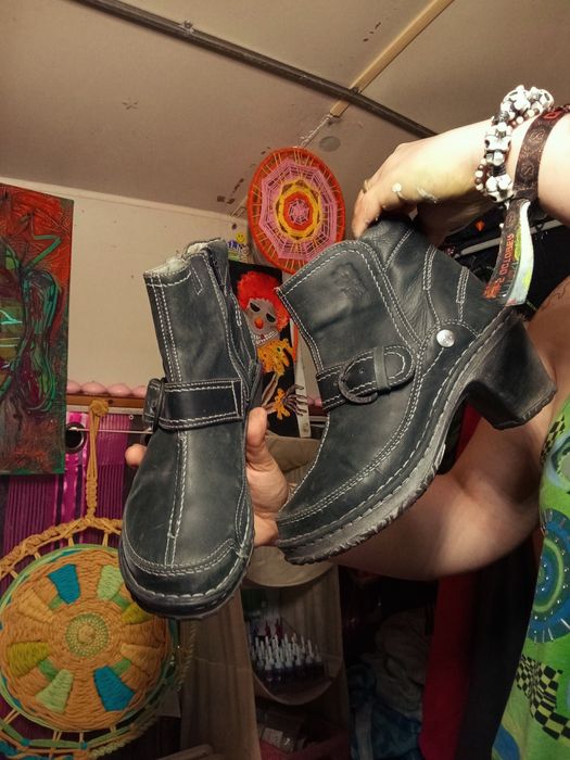 Botins Em couro pretos com salto