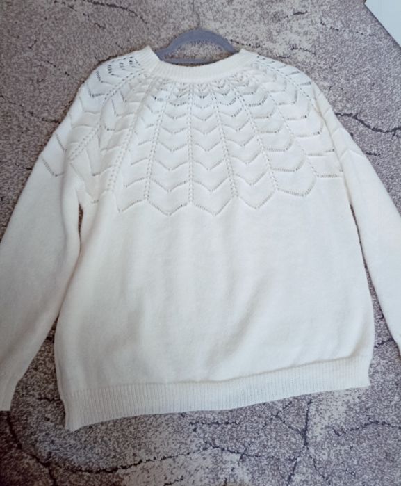 Sweter ekri  nowy