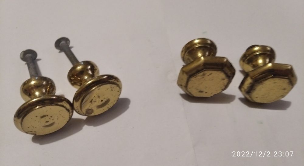 Puxadores de cómoda de bebé e outros de metal