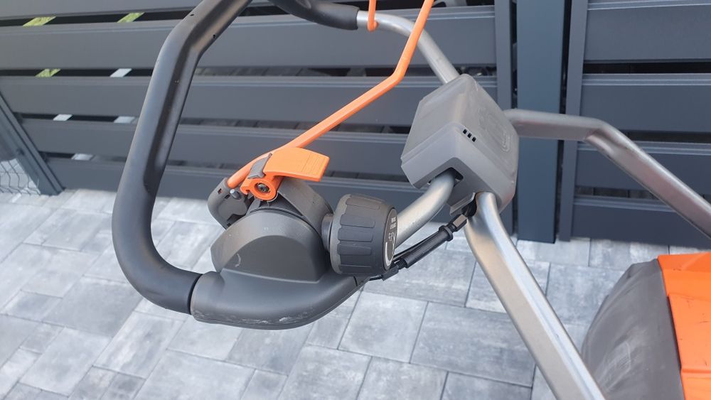 Kosiarka spalinowa z napędem Husgvarna LC 48 e