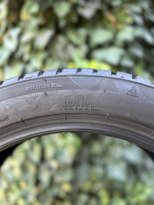 245/45 R20 Bridgestone Blizzak LM001