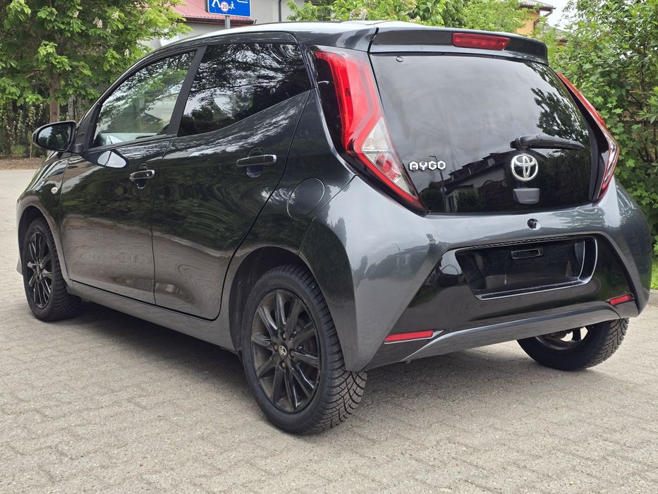 Aygo. Bogata wersja. Piękny kolor. Zarejestrowana.