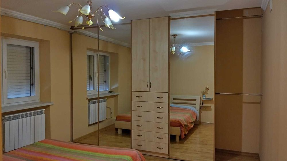 Продаж сучасного будинку 281 м² з панорамною терасою, каміном та видом на місто!