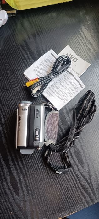 Продам камеру JVC GR-D815ER