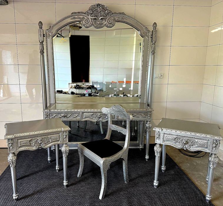 Elegancki zestaw mebli toaletka, konsola z lustrem Srebrna
