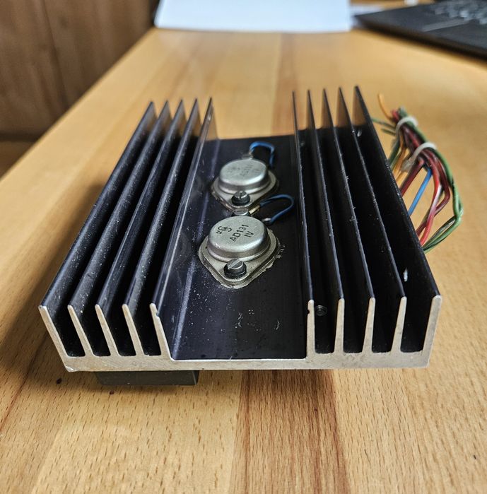 Radiator aluminiowy z 2 tranzystorami AD131 i mostkami prostowniczymi