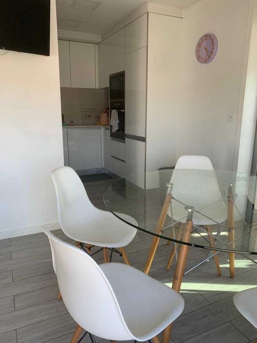 T2 com garagem e varanda corrida em Arcozelo – particular vende