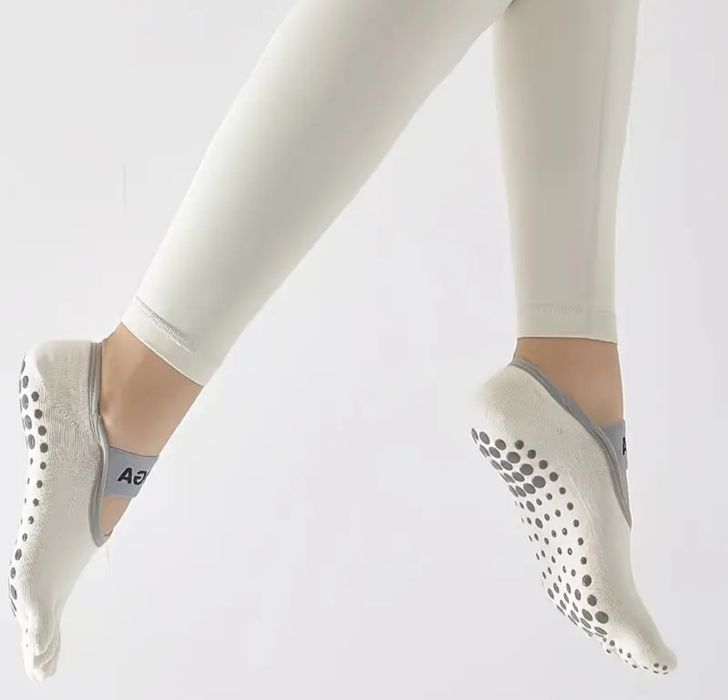 Skarpetki do jogi, fitness pilates kremowe, pięciopalczaste 35-40