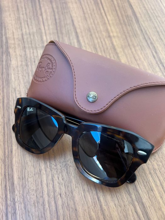 Vários óculos de sol da Ray-Ban