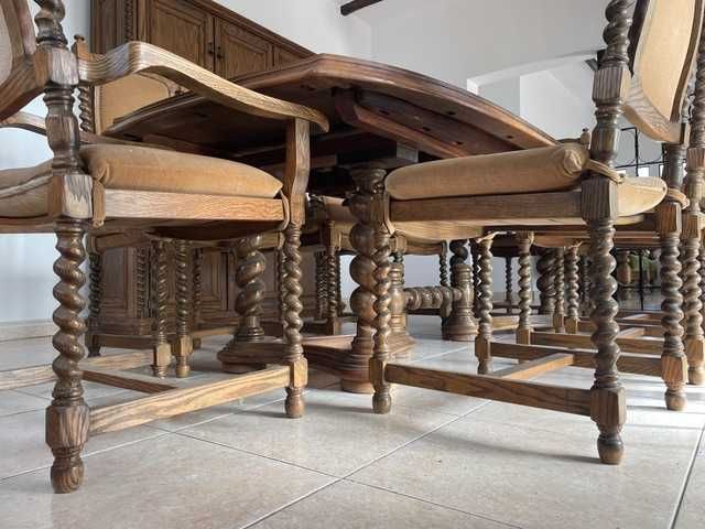 Mesa de jantar e cadeiras