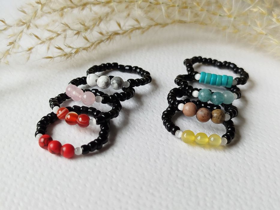 Bransoletka i pierścionek, kamienie naturalne Turmalin Howlit Biały