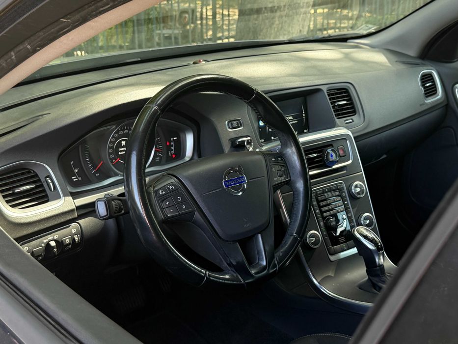 Volvo V60 1.6D Geartronic (auto)