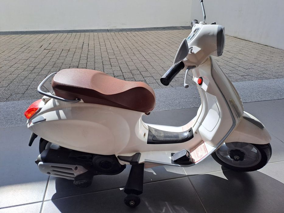 Vespa Eléctrica Criança