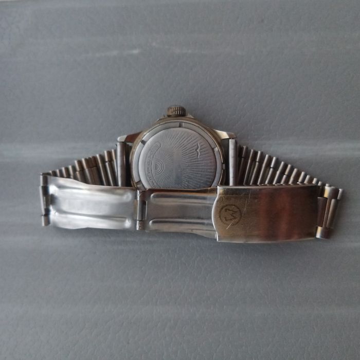 Подарок.Часы Восток.( Снежинка) Сделано в СССР.