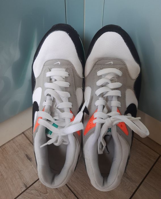 Кросівки бренду NIKE AIR