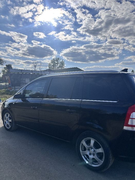 автомобіль  Opel Zafira