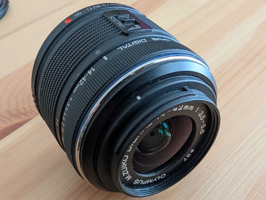 Obiektyw OLYMPUS M.Zuiko 14-42mm fi 37mm MFT Micro4/3