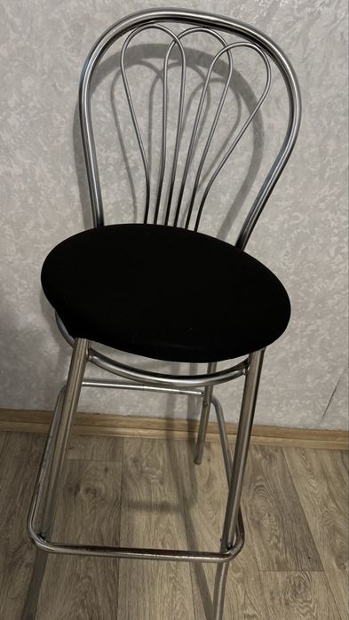 Барний стілець зі спинкою