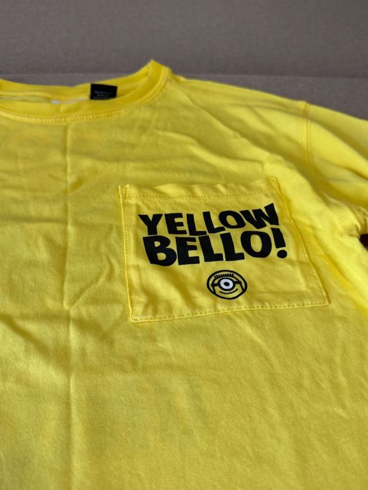 Яскрава футболка