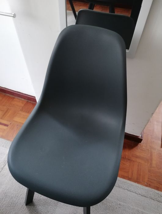 Conjunto de mesa e 4 cadeiras