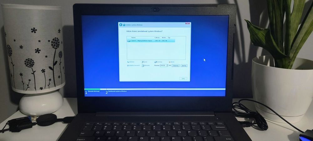 Laptop Lenovo V130-14IKB (81HQ00DGPB), i5, M2, Win 10 Pro