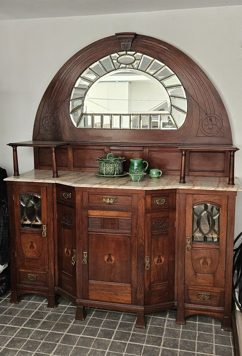 Móvel e cristaleira super antigos