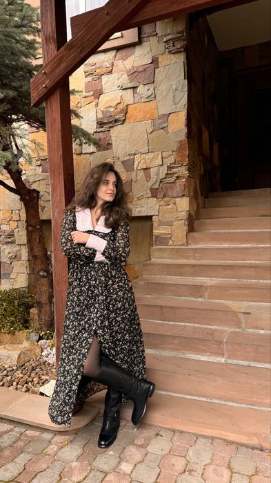 Сукня довга в квіти з акцентним коміром FASHIONISTA