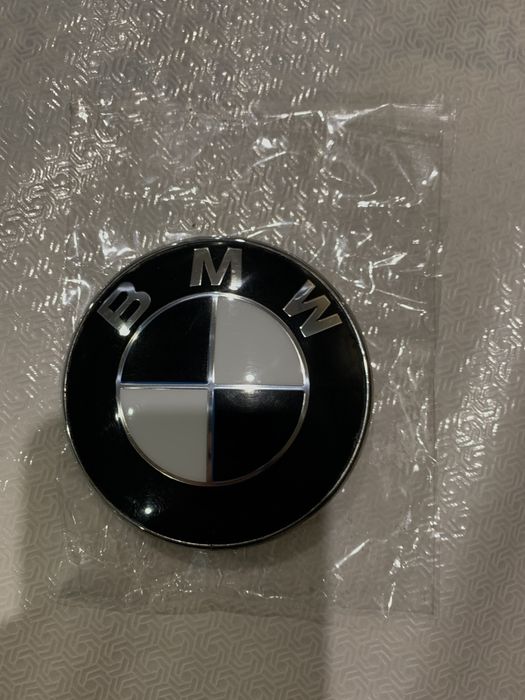 Эмблема на капот BMW E65