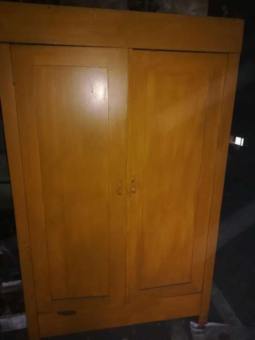 Sprzedam stara szafę antyk warto lub zamienie na jakis motorek!!!