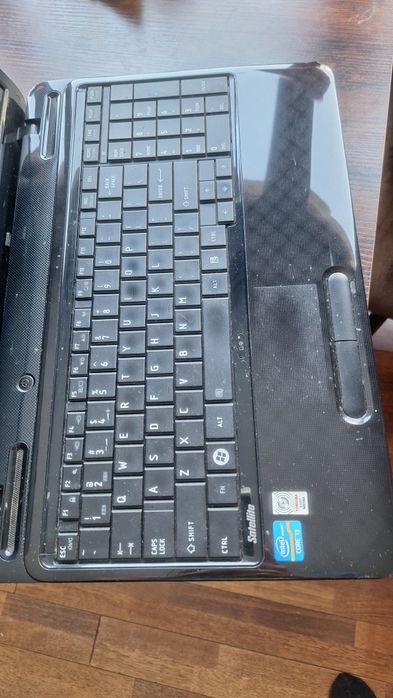 Laptop Toshiba Satellite L750-1xu i3 2x2.3GHz 600gb 6gb win7 dvd-rw