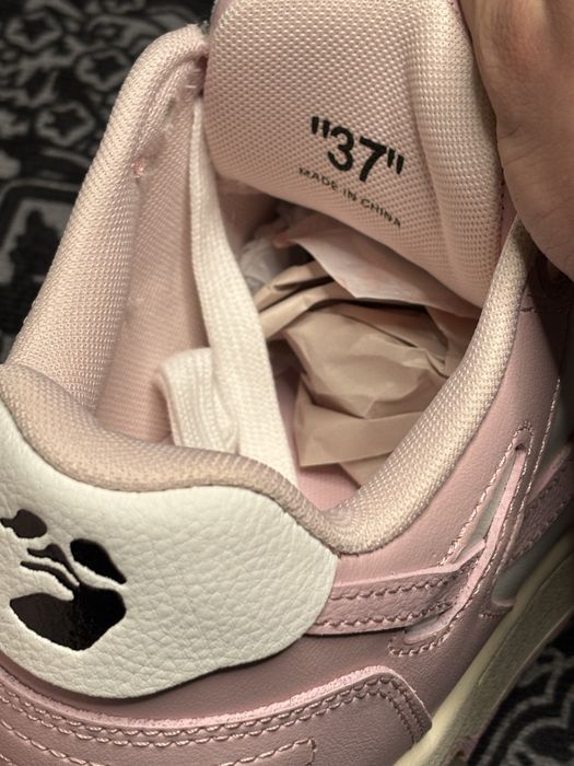 Off White Out of Office / Pink 37