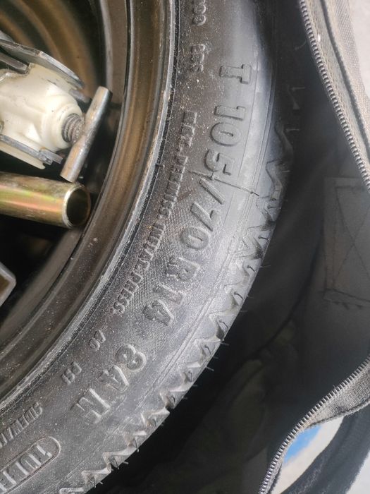 Koło dojazdowe z pokrowcem i podnośnikiem. 14