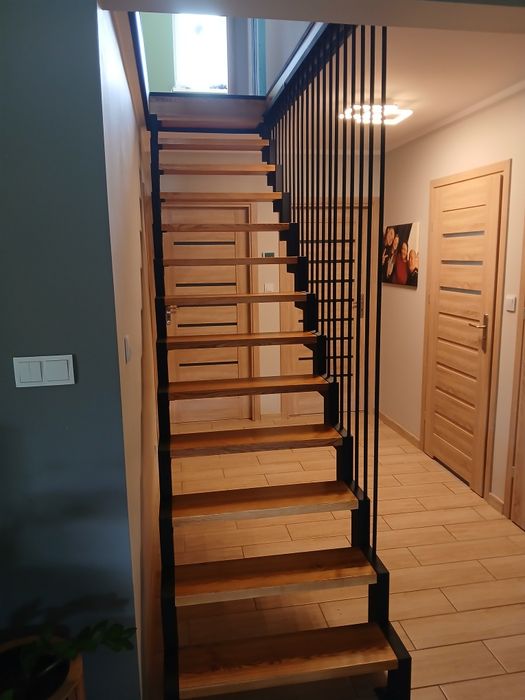 Schody Metalowe Drewniane balustrady