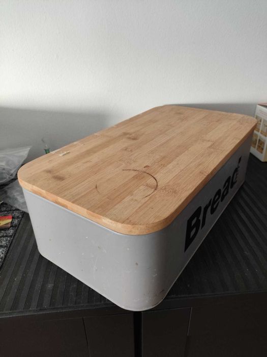 Bread Box – In Good Condition64729750617729120