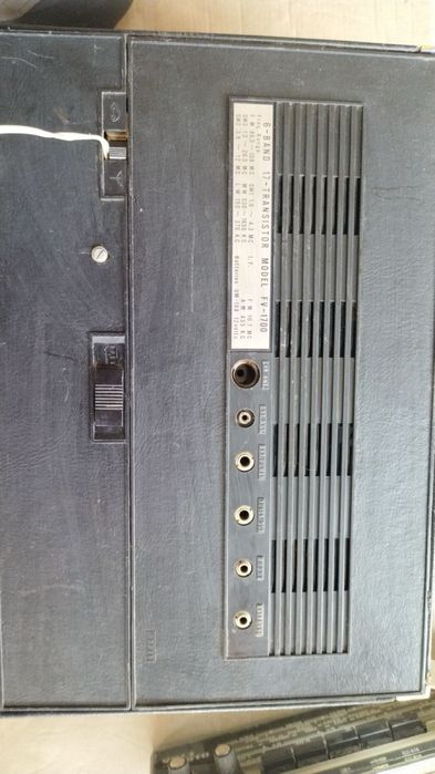 Продам старий приймач Sharp FV-1700