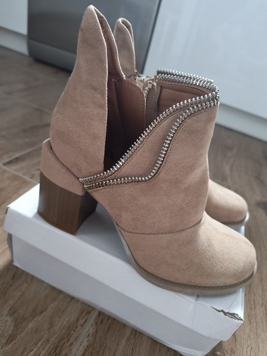 Nowe botki Bella Paris rozmiar 39 beż