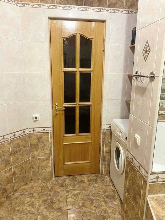 Продам квартиру Святошинська площа 1. метро Житомирська
