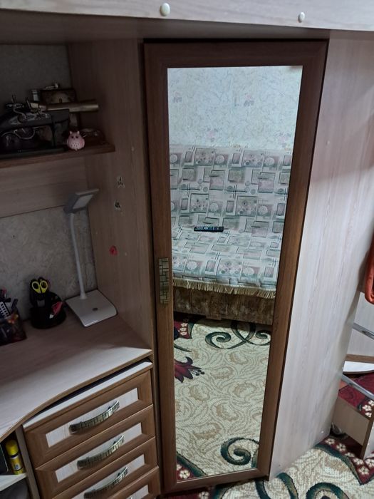 Кровать ,шкаф,столик