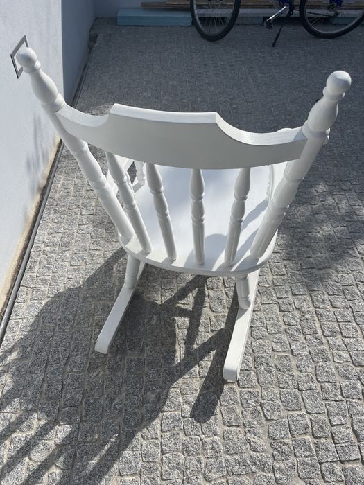 Cadeira de balanço branca