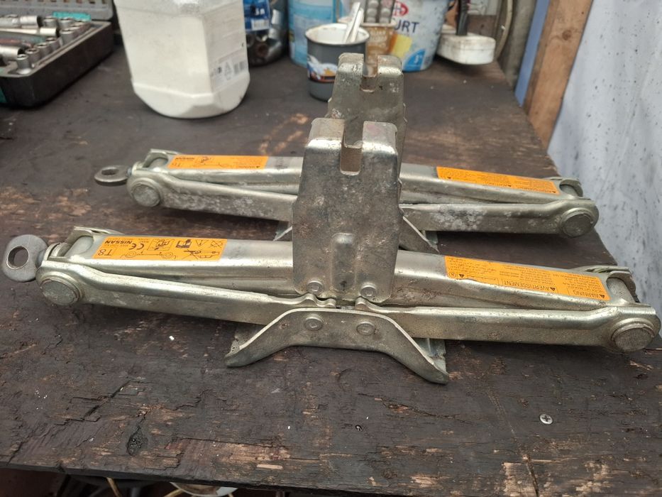 Домкрат X-trail t30