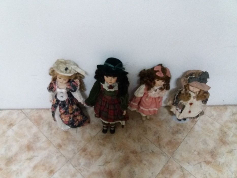 Bonequinhas de porcelana com suporte
