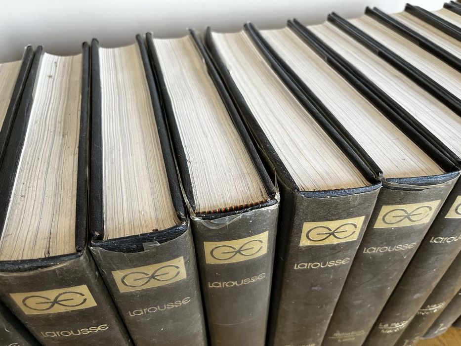 Enciclopédia Larousse, em francês