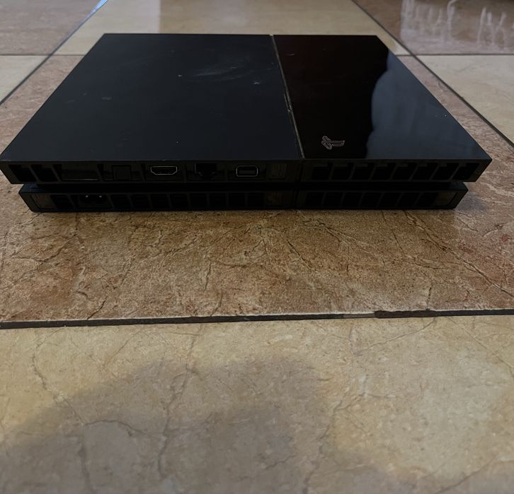 Playstation 4 500Gb, 100% funcional , apenas um comando que não esta nas melhores condições .