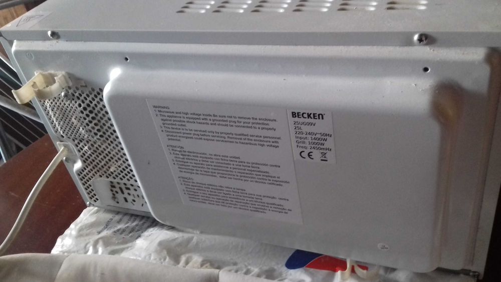 microondas marca becken com grill a funcionar